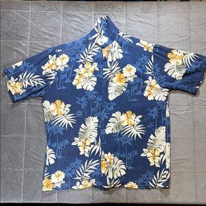 Hilo Hattie Blue Floral Casual Button Down Shirt